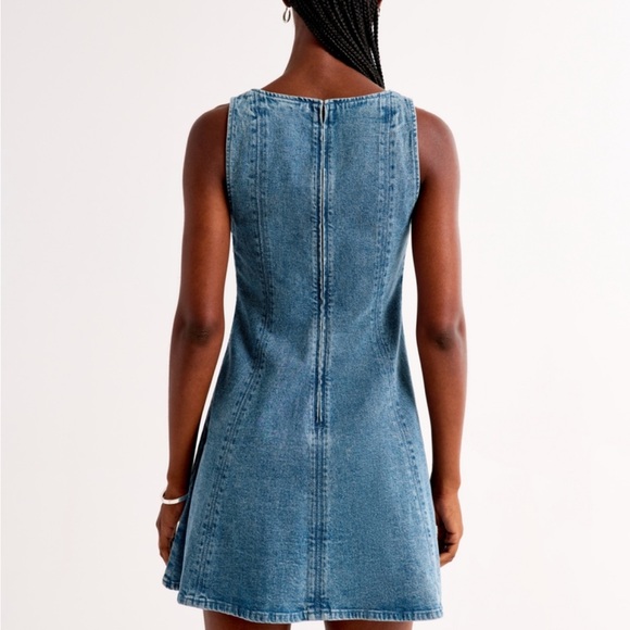 Abercrombie & Fitch 

The A&F Mila Squareneck Denim
Mini Dre - Picture 2 of 3